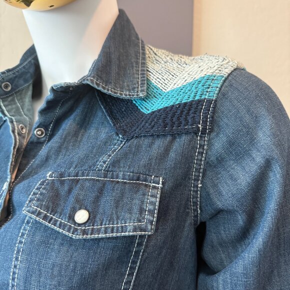 Ariat Women's Denim Snap Shirt (Fitted) - Picture 2 of 12